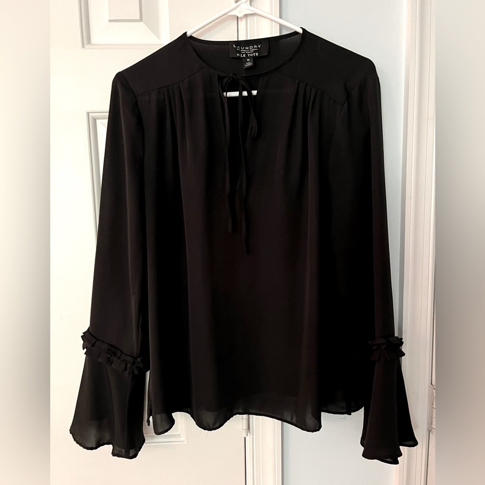 Laundry. Black. size medium